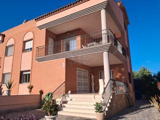 Casa adossada a Jardins de Vilafortuny - Mas d'en Bosch. Adosado esquinero en vilafortuny – 283 m² de amplitud y confort