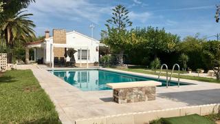 Xalet a Platja de Mont-roig. Chalet de ensueo