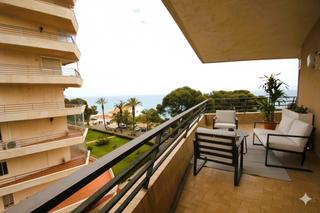 Pis a Passeig Marítim. Vistas al mar y licencia turística.