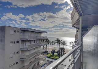 Etagenwohnung  Passeig de miramar. Amplio apartamento con terraza y vistas al mar en salou