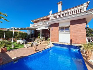 Chalet à Poble. Espectacular chalet en club mont-roig