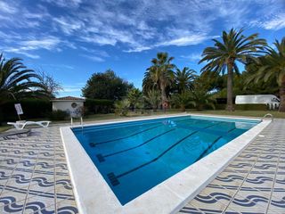 Haus  Avinguda vilafortuny. ¡encantadora casa individual de una sola planta con licencia tur