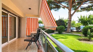 Planta baja en Tarraco. ¡espectacular piso reformado en 1a línea de mar con amplia terra
