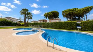 Apartamento en Tarraco. Fantástico apartamento reformado a 2 minutos del mar con piscina