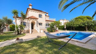 Chalet en El Casalot. Espectacular chalet individual con piscina privada, gran parcela