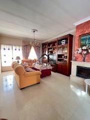 Maison à Villamanrique de la Condesa. ¡vivienda en villamanrique, a escasos metros del centro!