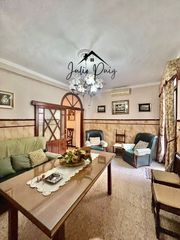 Casa in Coria del Río. Casa zona próxima a los narajos.