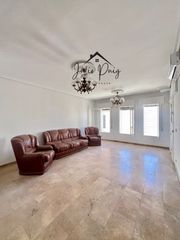 Casa a Coria del Río. Amplia casa de 151 m² con garaje y azotea en zona colegio manuel