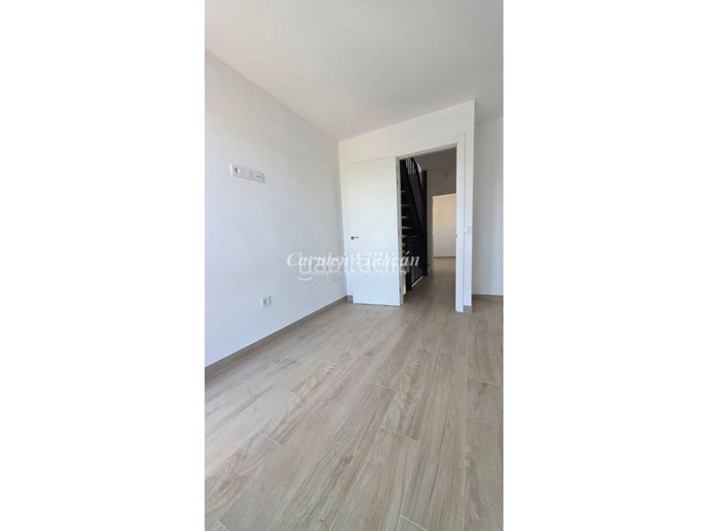 Foto aabd0f17-9cb5-4e7e-9703-92046635e7f4. Casa adossada a El Cotillo Oliva (La)
