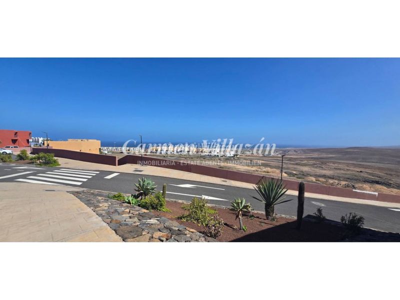 Foto 1774cba5-3806-45f3-8750-b2a5281d45de. Tríplex amb aparcament piscina a Caleta de Fuste Antigua