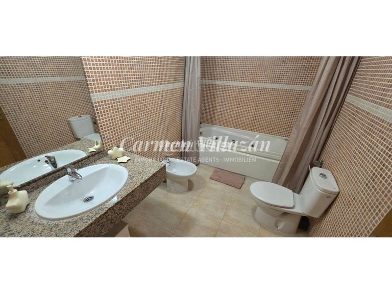 Foto 4d7f1ad8-b3cf-4bb3-8778-406647adfcf2. Tríplex amb aparcament piscina a Caleta de Fuste Antigua