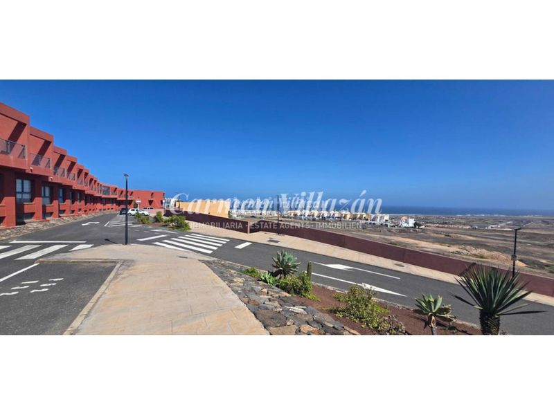 Foto 5709279c-0528-47a1-aab3-6c9f2e570ecf. Tríplex amb aparcament piscina a Caleta de Fuste Antigua