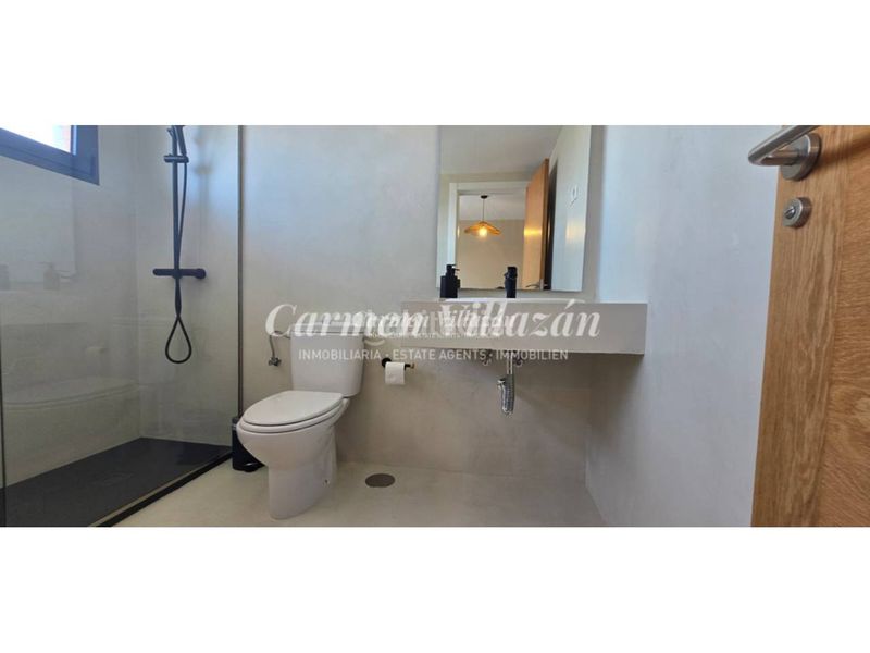 Foto 653acdcc-bca4-4072-8477-0ce1a9dc2cd3. Tríplex amb aparcament piscina a Caleta de Fuste Antigua