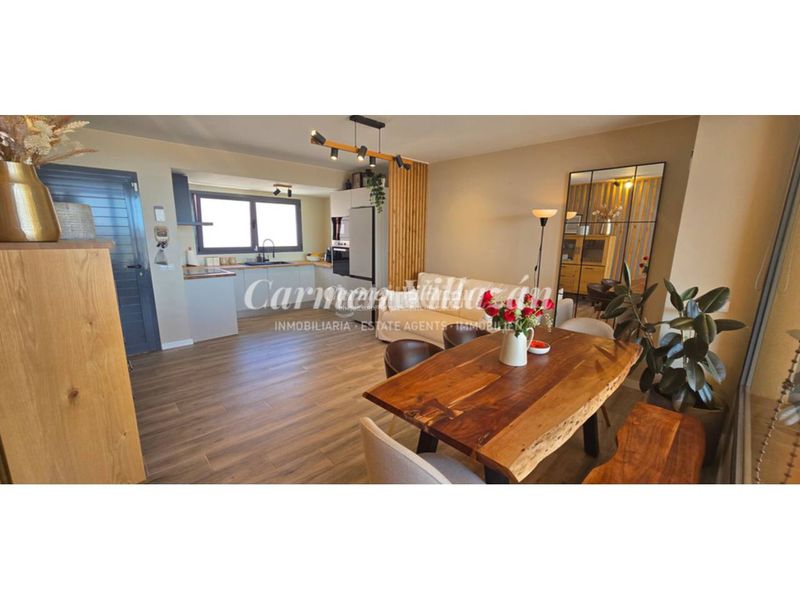 Foto 7b5d2529-71b9-43b8-9b50-3bbe272546a3. Tríplex amb aparcament piscina a Caleta de Fuste Antigua