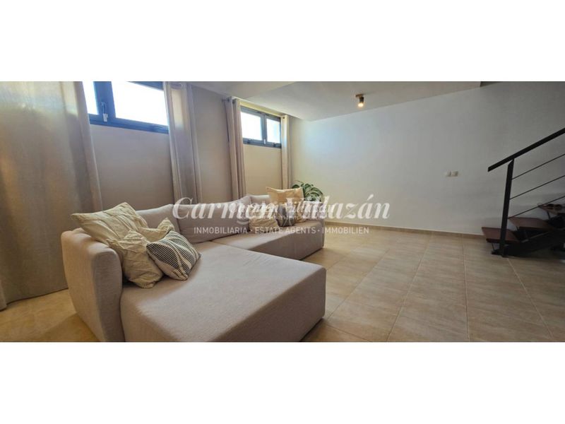 Foto affc46d7-e7a2-48f6-b93e-50c76a1e468f. Tríplex amb aparcament piscina a Caleta de Fuste Antigua