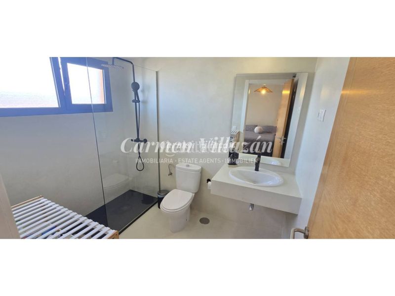 Foto d782e180-4c38-4384-82d9-17f70be393de. Tríplex amb aparcament piscina a Caleta de Fuste Antigua