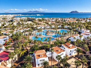 Apartament a Calle maxorata 1. Apartamento de 2 dormitorios con terraza en oasis duna, corralej