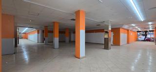 Lloguer Local Comercial a Albors. Amplio local a dos calles