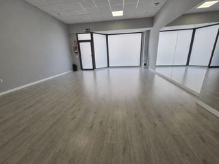 Lloguer Local Comercial a Venezuela 5. Local en villamediana