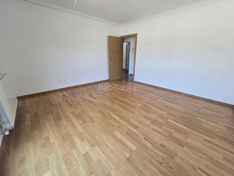 Foto cc994fb0-9501-41a8-b04a-163cfae2401c. Apartamento  luminoso junto a las piscinas en Villamediana de Iregua