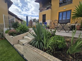 Piccolo appartamento  Los pinos. Espectacular planta baja en sojuela con jardín privado y vistas