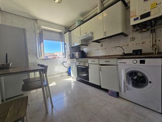 Lloguer Pis  De la paz. Piso exterior de 3 dormitorios, muy luminoso y amueblado