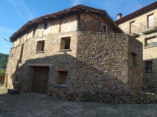 Casa a Laguna de Cameros. Casa de piedra en laguna de cameros