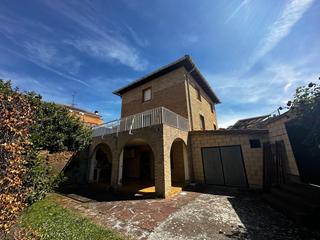 Maison à Viana. Chalet independiente en viana