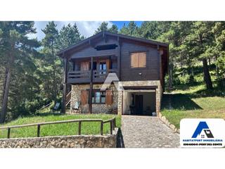 Casa en Coma i la Pedra (La). Port del comte  casa de madera