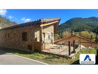 Casa a Vansa i Fórnols (La). La vansa  restaurante con 2 pisos independientes