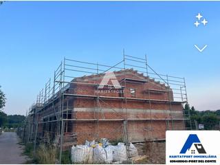Maison jumelée à Gironella. Nueva construcción de casa adosada esquinera en gironella