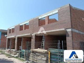 Casa adossada a Gironella. Nueva construcción de casa adosada esquinera en gironella