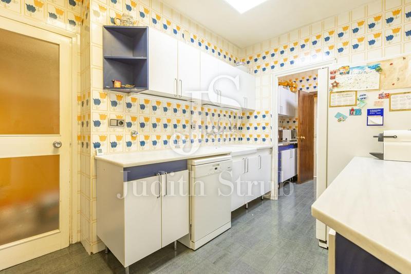 Foto 0897b423-e9c8-4ee7-a0a4-27cbb71f18e6. Piso balmes barcino. amplia y luminosa con soleada terraza. en Barcelona