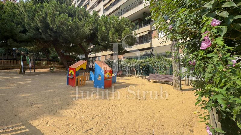 Foto 09847c47-8b65-4256-9b35-2a76c8e27617. Piso balmes barcino. amplia y luminosa con soleada terraza. en Barcelona