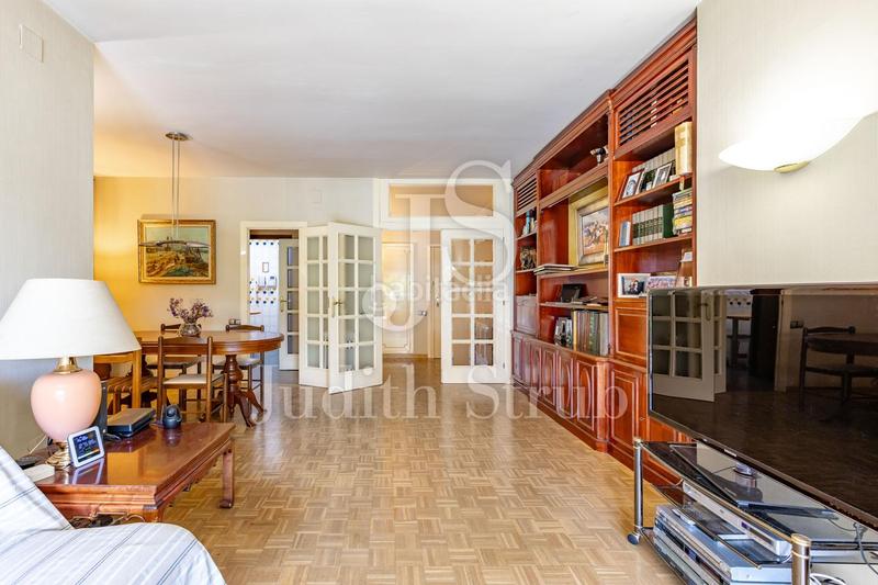 Foto 09bcb153-4d5c-4e61-b933-fe62629d8bac. Piso balmes barcino. amplia y luminosa con soleada terraza. en Barcelona