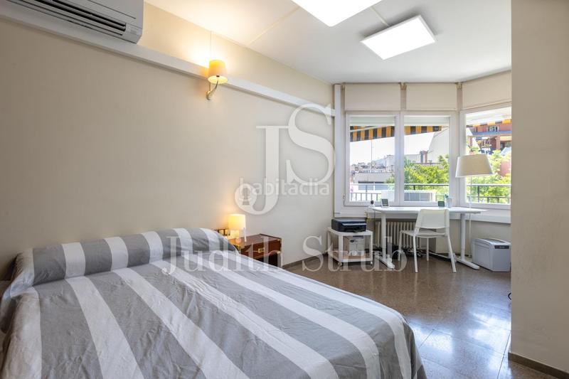 Foto 19bd4b4a-25ba-42f1-bf67-2840f63d597e. Piso balmes barcino. amplia y luminosa con soleada terraza. en Barcelona