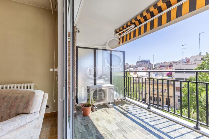 Foto 1b009849-55bc-4c61-99a7-acaf662bd1ae. Piso balmes barcino. amplia y luminosa con soleada terraza. en Barcelona