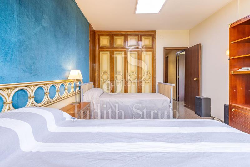 Foto 1b9db853-1d3f-458b-a645-e8a523cf80fa. Piso balmes barcino. amplia y luminosa con soleada terraza. en Barcelona