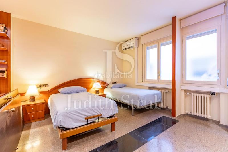 Foto 37221278-9d19-43ec-8067-4d81435e11e3. Piso balmes barcino. amplia y luminosa con soleada terraza. en Barcelona