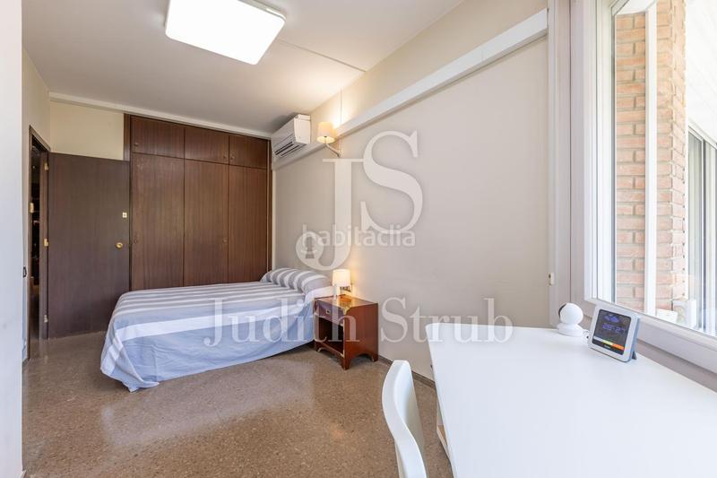 Foto 41c929ac-14a6-4a70-9625-861dbba394ad. Piso balmes barcino. amplia y luminosa con soleada terraza. en Barcelona