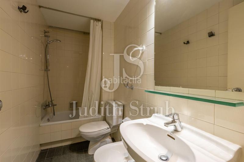 Foto 4f4a0524-ed0f-4daf-8985-880dca1688b1. Piso balmes barcino. amplia y luminosa con soleada terraza. en Barcelona