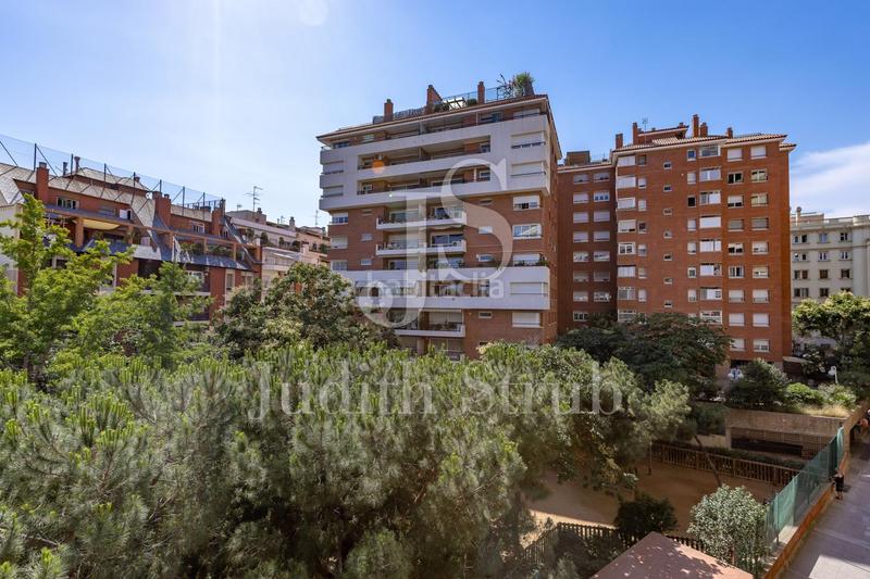 Foto 530a14bb-3d3f-4afe-8ba0-b738b110be74. Piso balmes barcino. amplia y luminosa con soleada terraza. en Barcelona