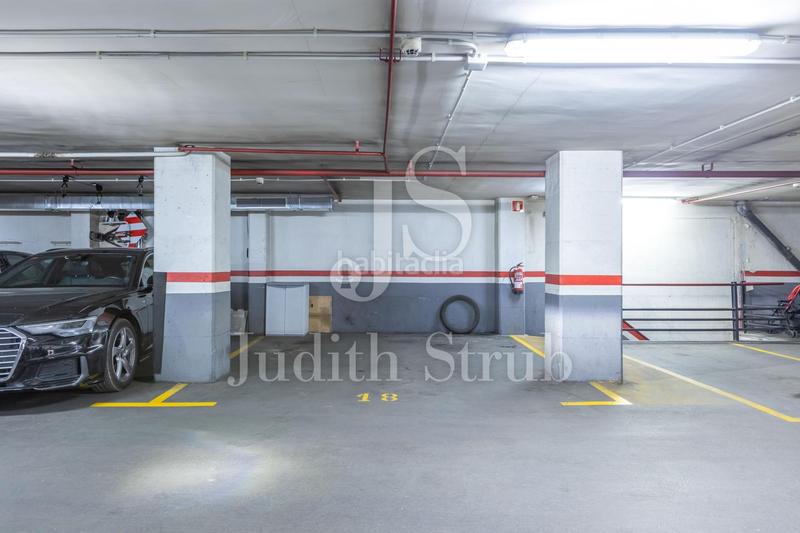 Foto 56d4b833-03a4-481d-97f0-f236c3348654. Piso balmes barcino. amplia y luminosa con soleada terraza. en Barcelona