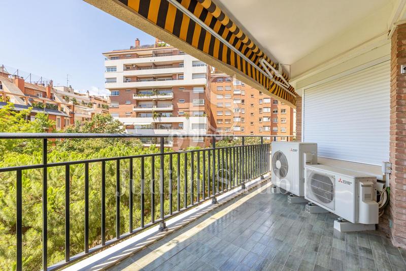 Foto 5f4a43f5-3a48-4915-be74-7c733c49d3b0. Piso balmes barcino. amplia y luminosa con soleada terraza. en Barcelona