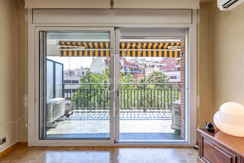 Foto 628df2e6-8e63-4ff4-a121-daa0f6c3e3b6. Piso balmes barcino. amplia y luminosa con soleada terraza. en Barcelona