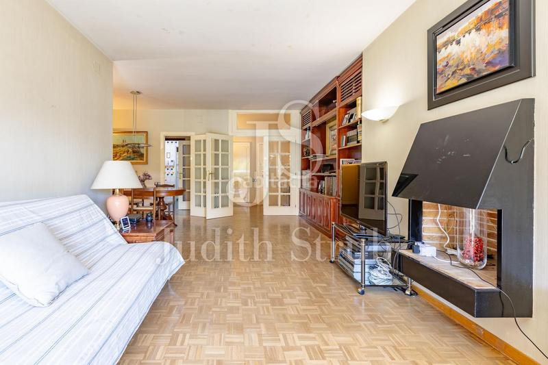 Foto 63ac7aef-a71b-4b2a-9f3f-6ca93e79e0a4. Piso balmes barcino. amplia y luminosa con soleada terraza. en Barcelona