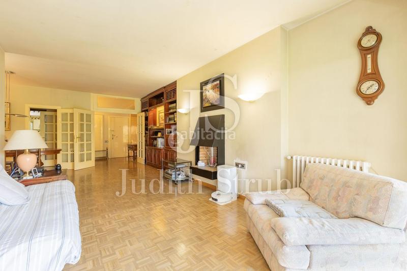 Foto 6f2b69cd-9d24-4316-a8f5-5b0320ebfc94. Piso balmes barcino. amplia y luminosa con soleada terraza. en Barcelona