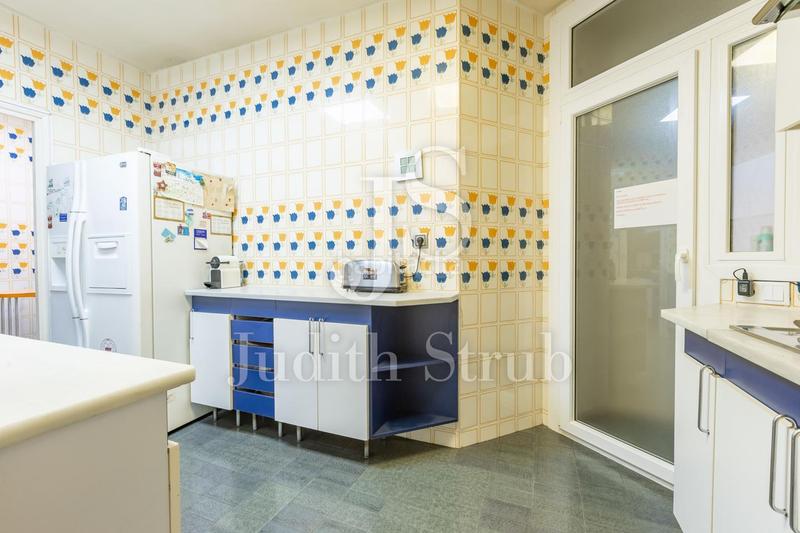 Foto 704da2cb-50f0-4dcf-8b5c-8e1f0d23176d. Piso balmes barcino. amplia y luminosa con soleada terraza. en Barcelona