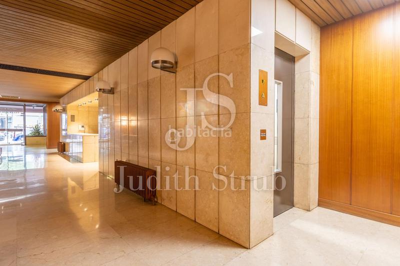 Foto 7c0c3f15-4fc9-4a57-b41d-d717d11623d3. Piso balmes barcino. amplia y luminosa con soleada terraza. en Barcelona