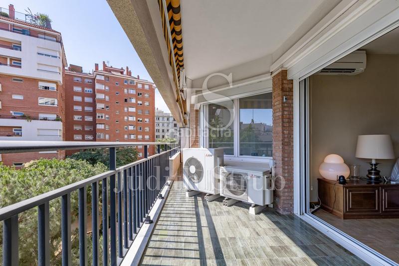 Foto 88f01e18-5dad-47e3-b133-a7798b9f599a. Piso balmes barcino. amplia y luminosa con soleada terraza. en Barcelona